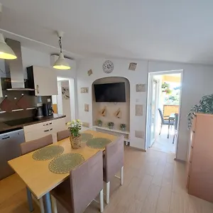  Apartment Sweet Lustig